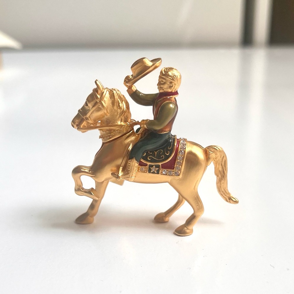 ESTEE LAUDER Rodeo Cowboy on Horse Compact from 2002.